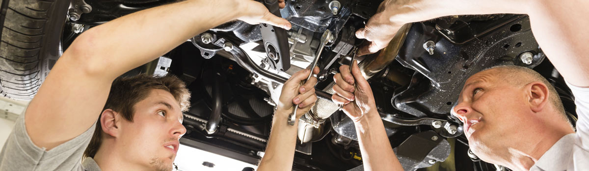 a class automotives mechanic working